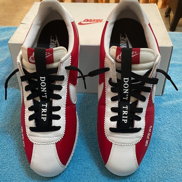 Nike - Picture 14 of 17